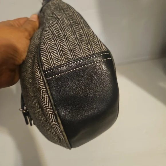 COACH G04J-1407 Vintage Black & Gray Herringbone Tweed Leather  Hobo Handbag 2YK - Picture 7 of 16